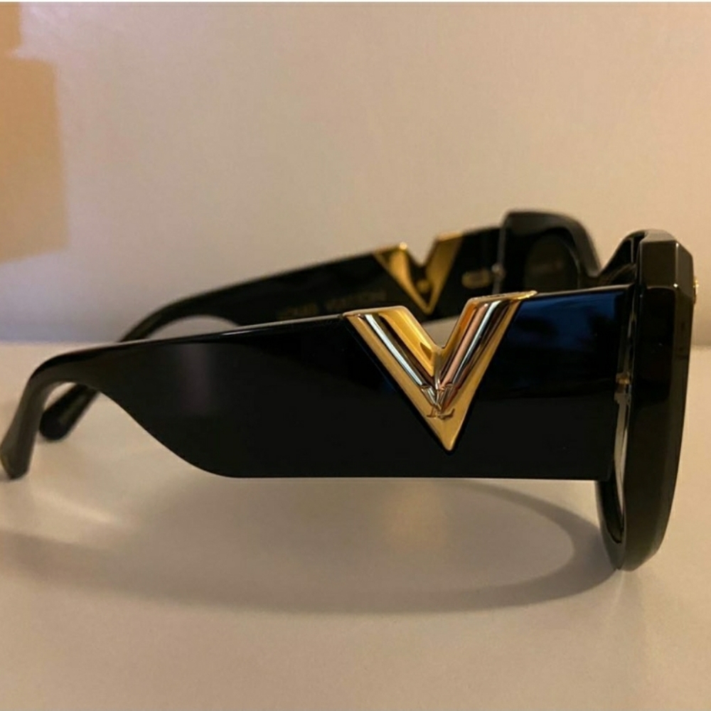 Sunglass - Picture 2 of 12